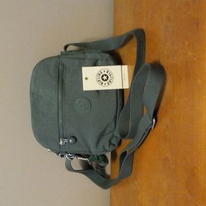 Kipling Cara Light Aloe Tonal